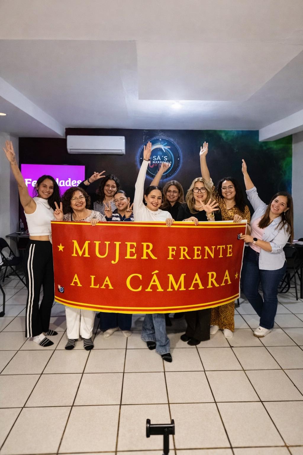 Mujer Frente a la Cámara